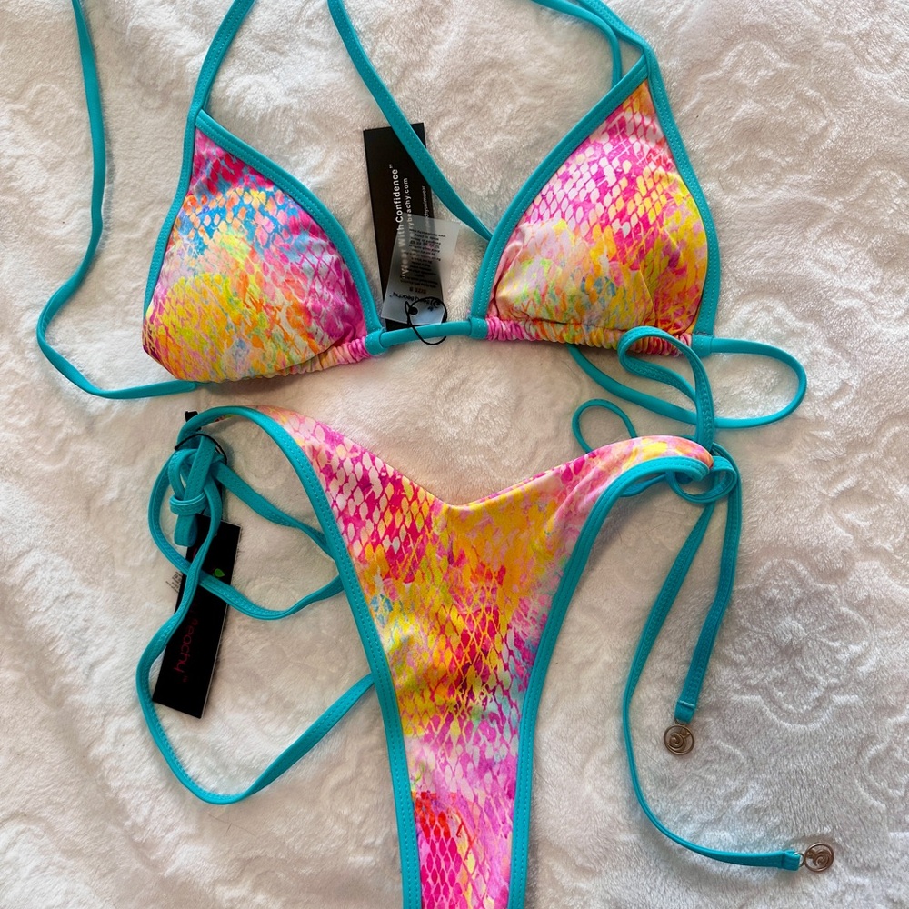 Berry Beachy NWT multicolor snake print bikini with turquoise trim set